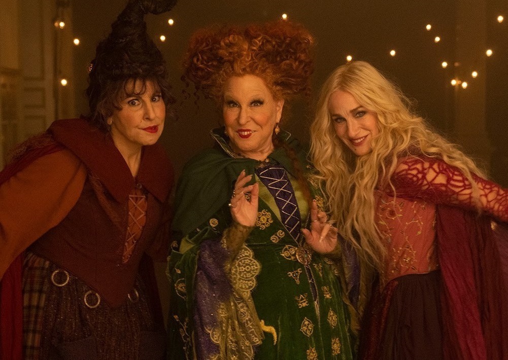 “Abracadabra 2”: nova foto do filme mostra retorno das irmãs Sanderson