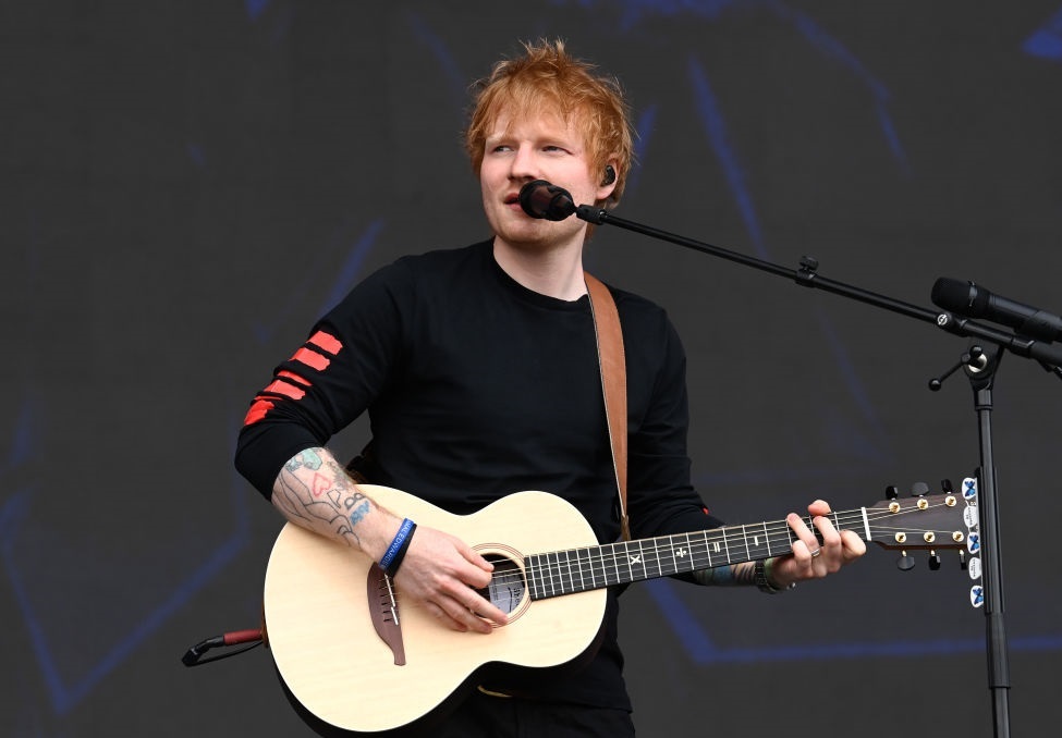 Ed Sheeran fará show no Brasil em outubro de 2023, diz jornalista