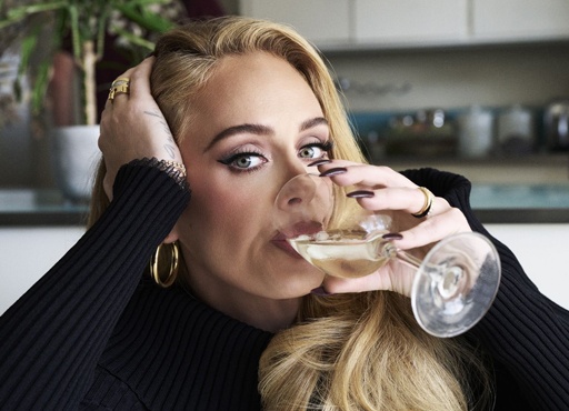 Adele divulga teaser do videoclipe de “I Drink Wine”, que chega nesta sexta-feira (28)