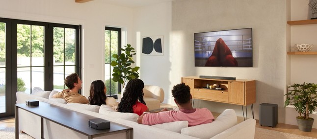 JBL promete te livrar dos fios com soundbar que possui alto-falantes destacáveis